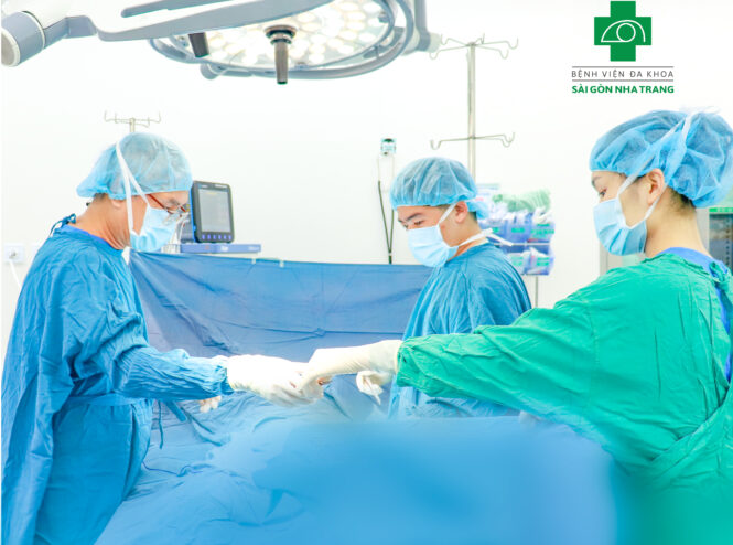 Phẫu thuật cấp cứu thủng đại tràng sigma sau phúc mạc và làm hậu môn nhân tạo cho người bệnh thủng túi thừa đại tràng